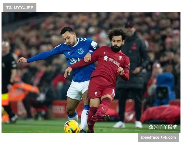 实时:埃弗顿通过一次经典的快速反击纵深传球,取得客场领先