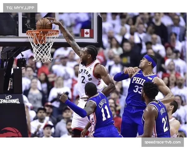 迪马尔科和邓弗里斯大幅前插，拉开进攻宽度输送炮弹